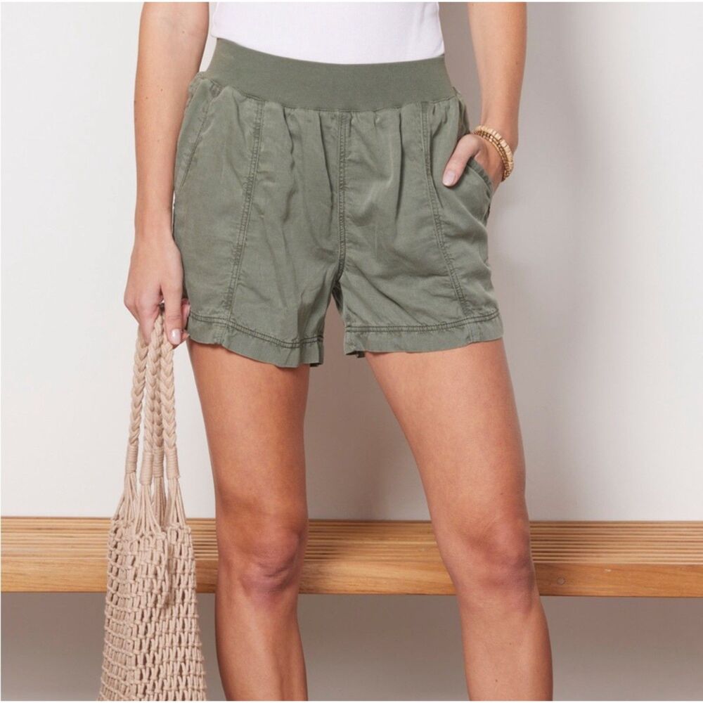 Faherty Arlie Light Green Relaxed Linen & Cotton Pull On Day Shorts size medium